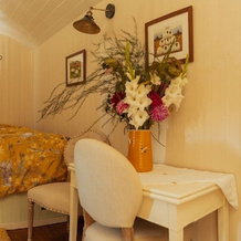 Glamping in Wiltshire in our Luxury Shepherds Hut, Malmesbury — photo 3