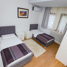Bujtina Oxhaku, Korca — photo 4
