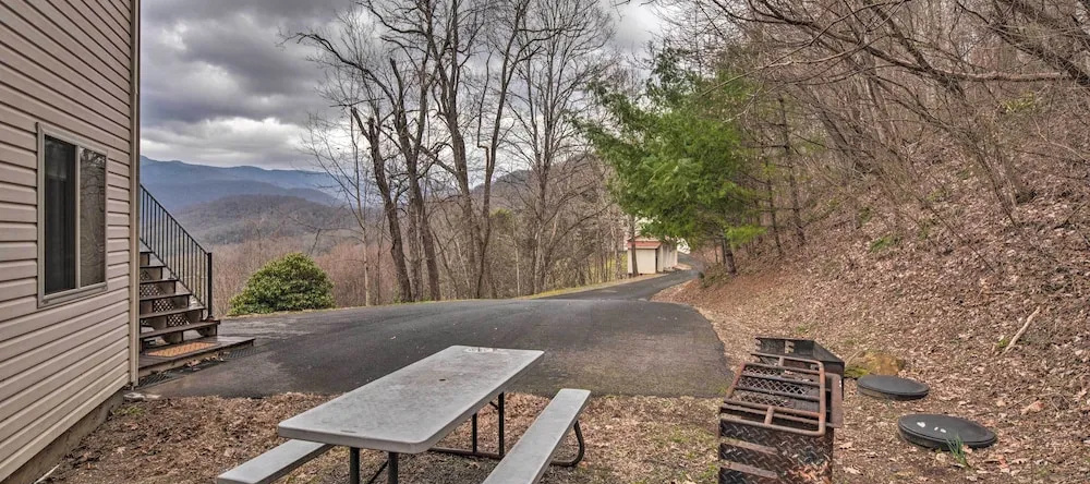 Pet-friendly Apt w/ Views in Pisgah Natl Forest!, Little Switzerland — photo 1