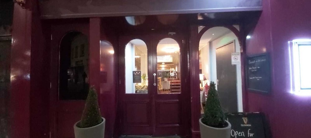 Ambassador hotel, Neath — photo 1