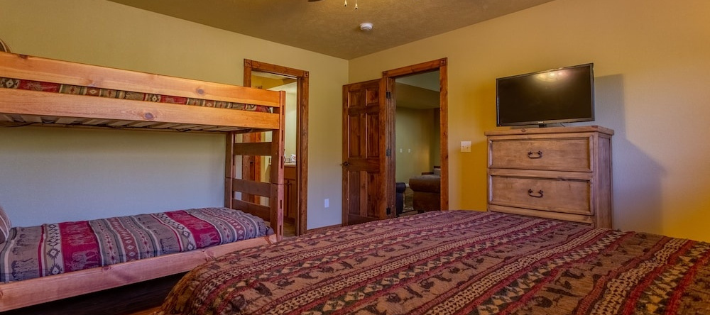 Makin Memories Lodge-Sleeps 14 4 Bedrooms 4 Bathrooms Home, Шелл Ноб — фото 1