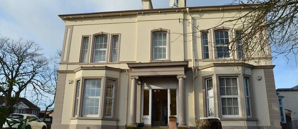 Breezemount Manor, 科尔雷恩 — 照片 1