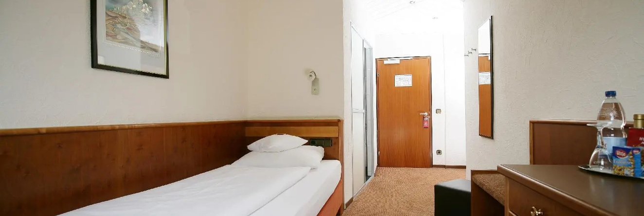 Badhotel Restaurant Stauferland, 巴特博尔 — 照片 1