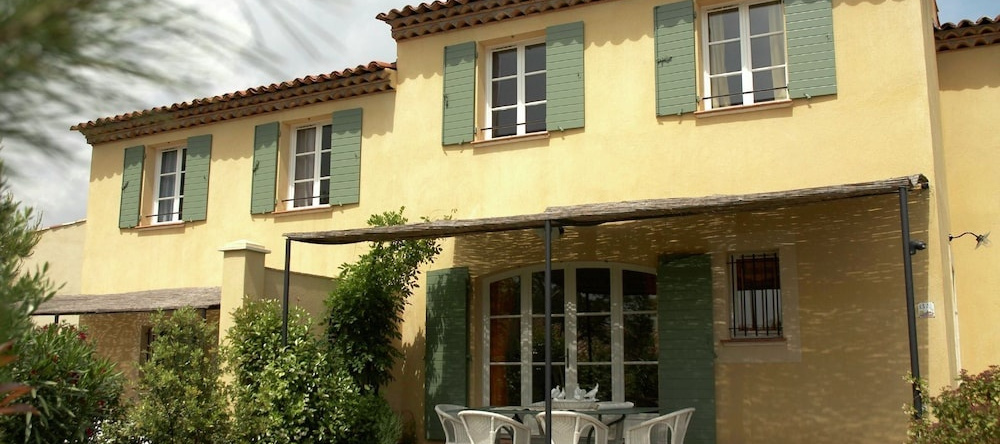 Provencal Holiday Home With Dishwasher not far From Fréjus, 拉莫特 — 照片 1