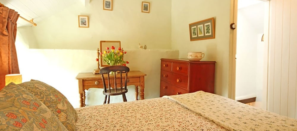 Buck Cottage, 彭特雷斯 — 照片 1
