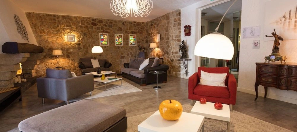 Hotel Les 3 Barbus, 热内拉克 — 照片 1