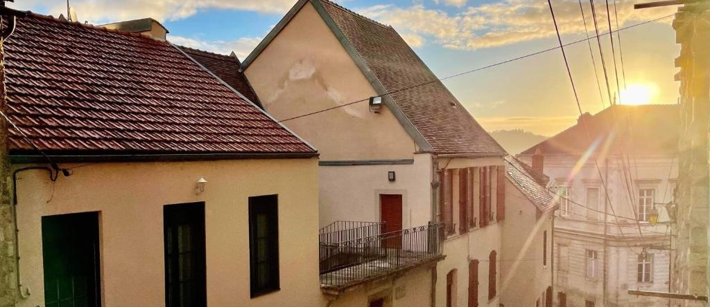 Montbard appartements au centre historique chez Delphine et Guillaume, 蒙巴尔 — 照片 1