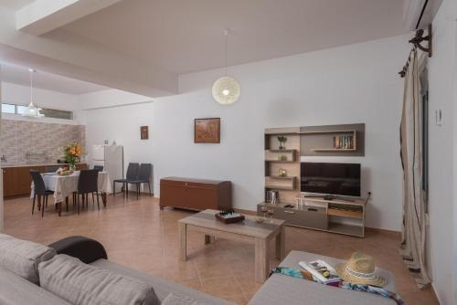 Kostas Homes, Афрата — фото 1