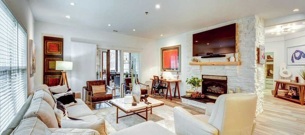 Modern Condo + Golf Course View, Near Hiking!, 克莱顿 — 照片 1