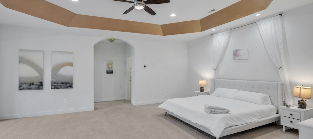 Bull Run Estate: Luxury Retreat W/ Scenic Views 6 Bedroom Home by RedAwning, 海马基特 — 照片 1