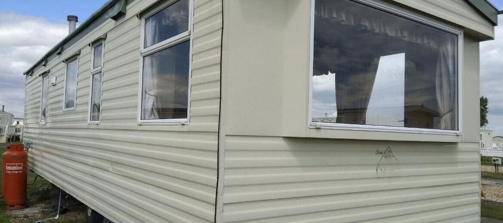Caravan - Sleeps 4 - Parking - 10Mins To Beach, Инголдмелс — фото 1