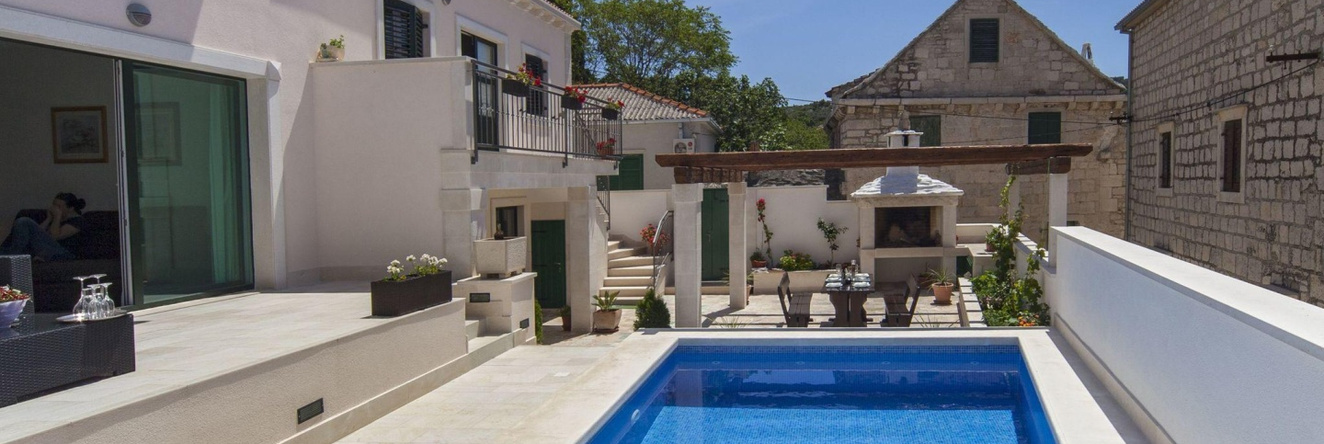 Modern Villa in Povlja With Pool, 波夫利亚 — 照片 1