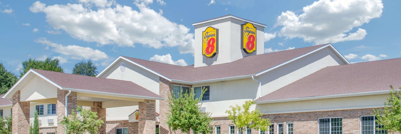 Super 8 by Wyndham Cedar Falls IA - University, 锡达福尔斯 — 照片 1