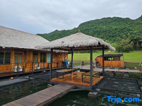 The Floating Lake House, 通帕蓬 — 照片 1