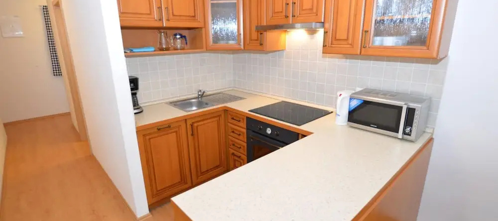 Modish Apartment With Terrace, Garden Furniture, Heating, 新彼得罗波利斯 — 照片 1