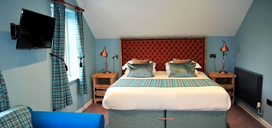 The Tal-Y-Cafn Hotel, Tal-y-Cafn — photo 1