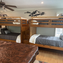 Twin Ponds Retreat-Pond/Hot Tub/Fire Pit/Game Room/Pet Friendly by RedAwning, Whittier — photo 2