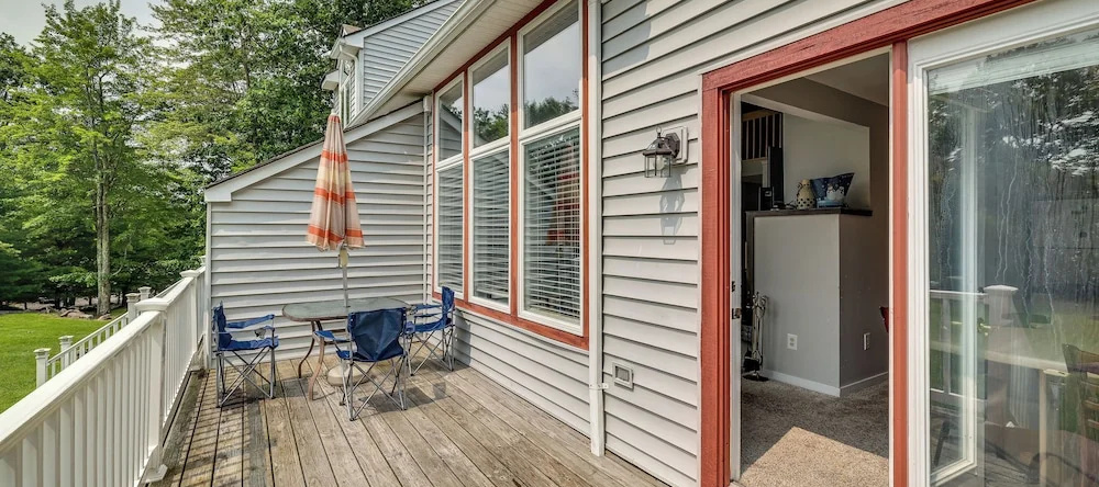 Deck & Pool Access: Lake Harmony Home!, Lake Harmony — photo 1