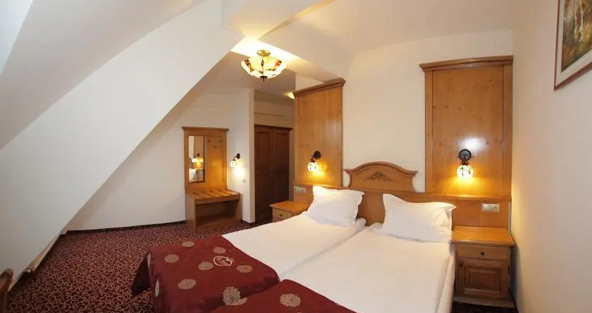 Hotel Sf. Petru, Петрошани — фото 1