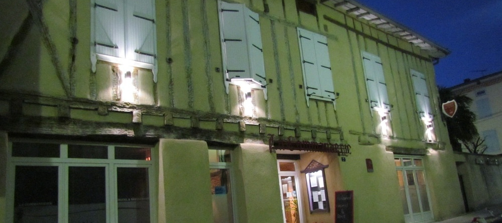 Hôtel de la Commanderie, 雷韦尔 — 照片 1