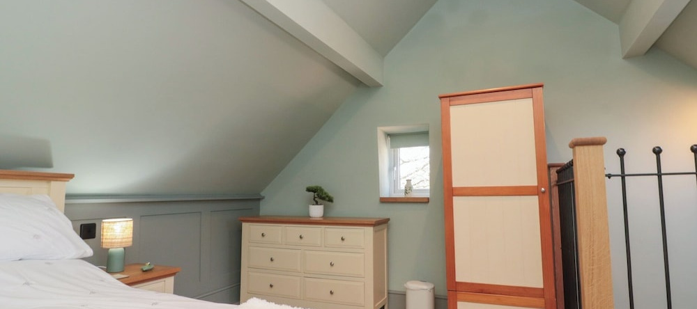 Top Holme Cottage, North Newbald — photo 1