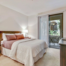 Global Luxury Suites At The Village, Ирвин — фото 5