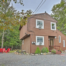 15 Mi to Camelback Ski Resort: Home w/ Deck!, Tobyhanna — photo 3