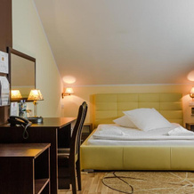Dworek Różany Hotel & Restauracja, Brzeg — photo 2