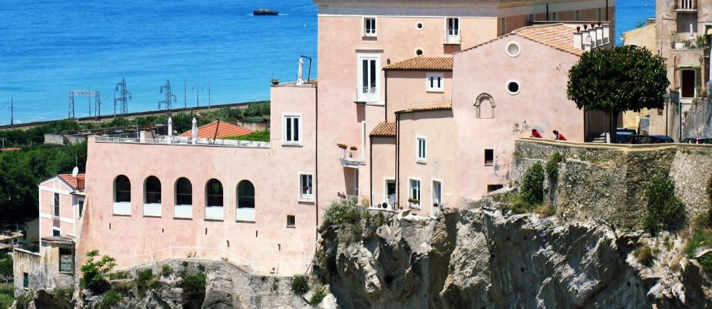 Hotel Ristorante Le Clarisse, 阿曼泰亚 — 照片 1