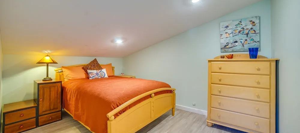 Bellevue Abode: Balcony, 13 Mi to Downtown Seattle, Bellevue — photo 1