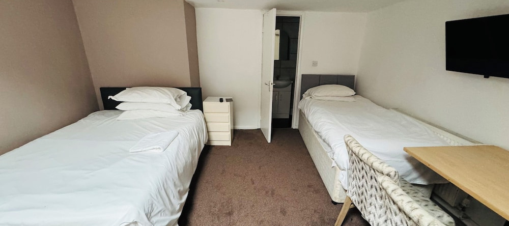 White House lodge, Ely — photo 1
