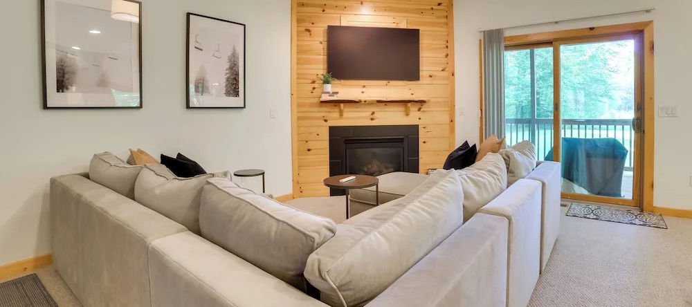 Modern Bellaire Condo: Pool Access, Near Skiing!, 曼塞洛纳 — 照片 1