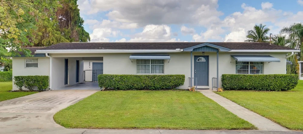 2 Mi To Lake Okeechobee: Waterfront Home W/ Deck!, Окичоби — фото 1