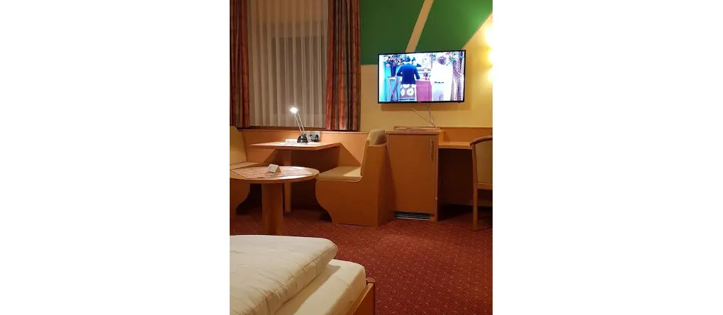 Hotel Fröhlich, 凯泽斯劳滕 — 照片 1