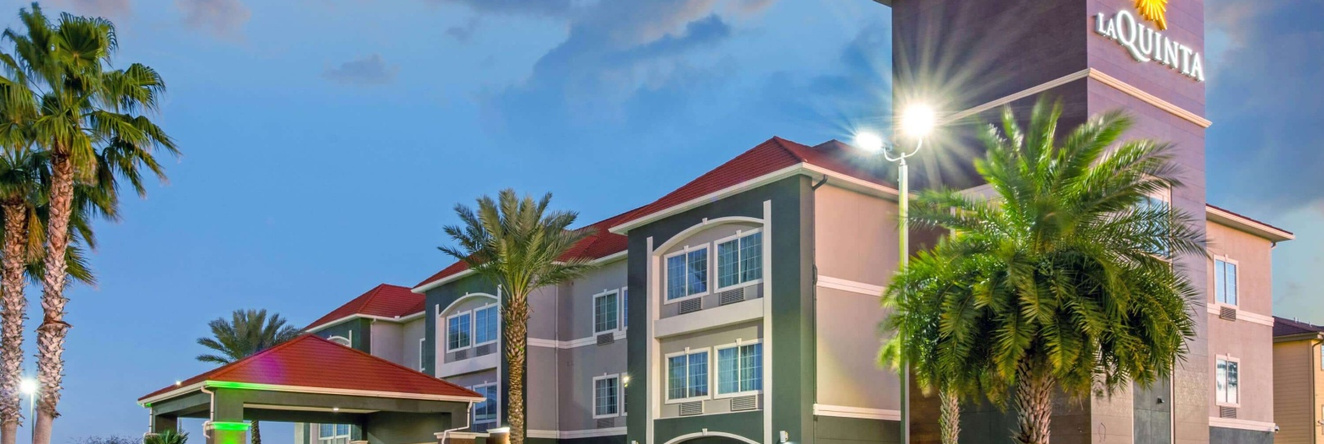 La Quinta Inn & Suites by Wyndham Winnie, 温尼 — 照片 1