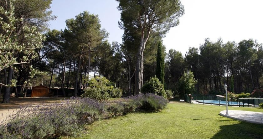 Les Pins, Lambesc — photo 1