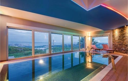 Five-Bedroom Holiday Home in Kucine, 兹尔诺夫尼察 — 照片 1