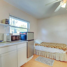 Walkable Studio in Pinellas Park w/ Desk & Patio, Pinellas Park — photo 5