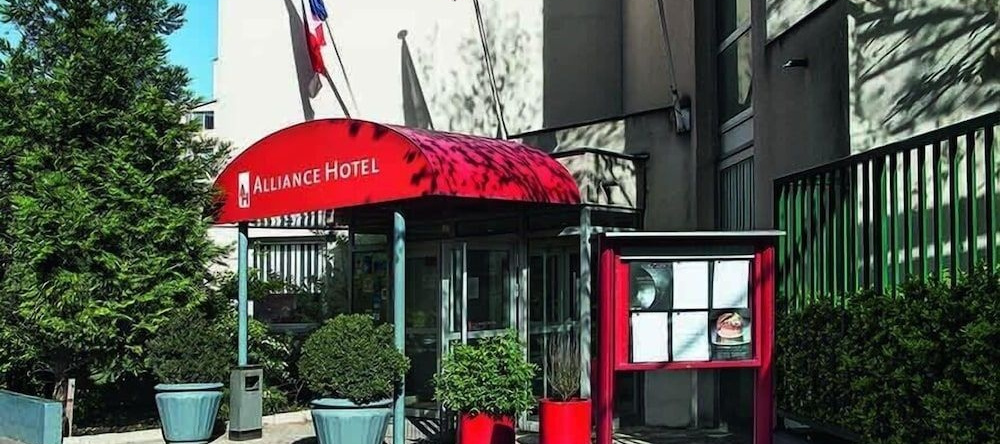 Kyriad Paris Nord Porte de Saint Ouen Hotel, Saint-Ouen-sur-Seine — photo 1
