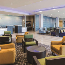La Quinta Inn & Suites by Wyndham Atlanta South - McDonough, 洛卡斯特格罗夫 — 照片 2
