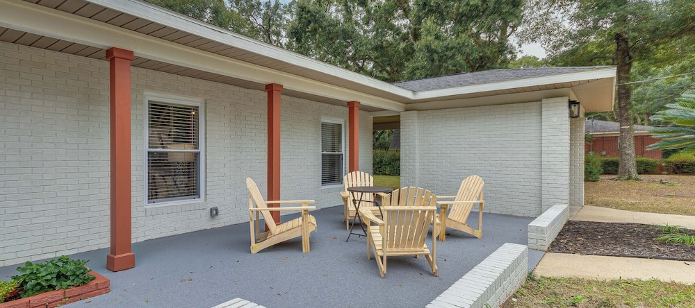 Updated Pensacola Home ~ 7 Mi to Beach!, 布伦特 — 照片 1