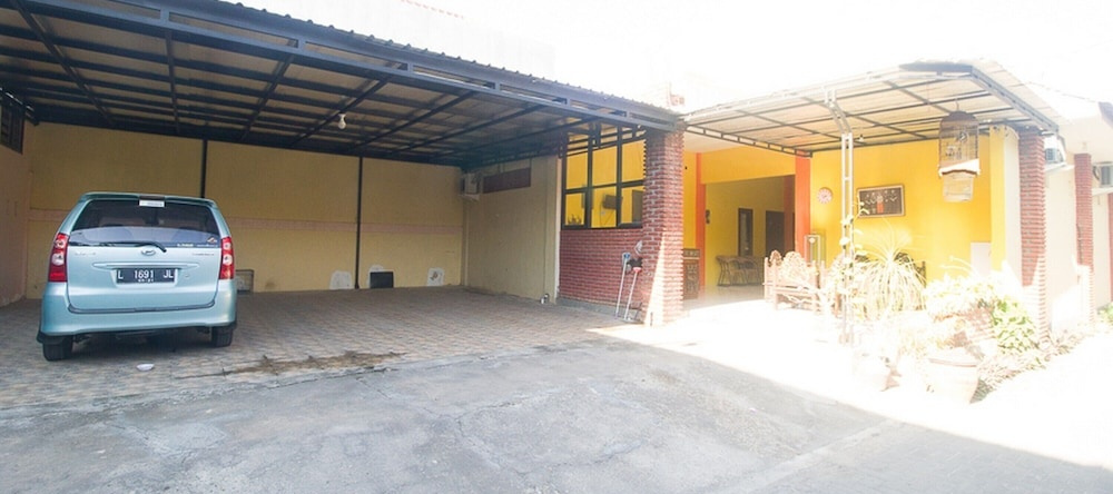 RedDoorz Syariah near Keraton Sumenep, Sumenep — photo 1