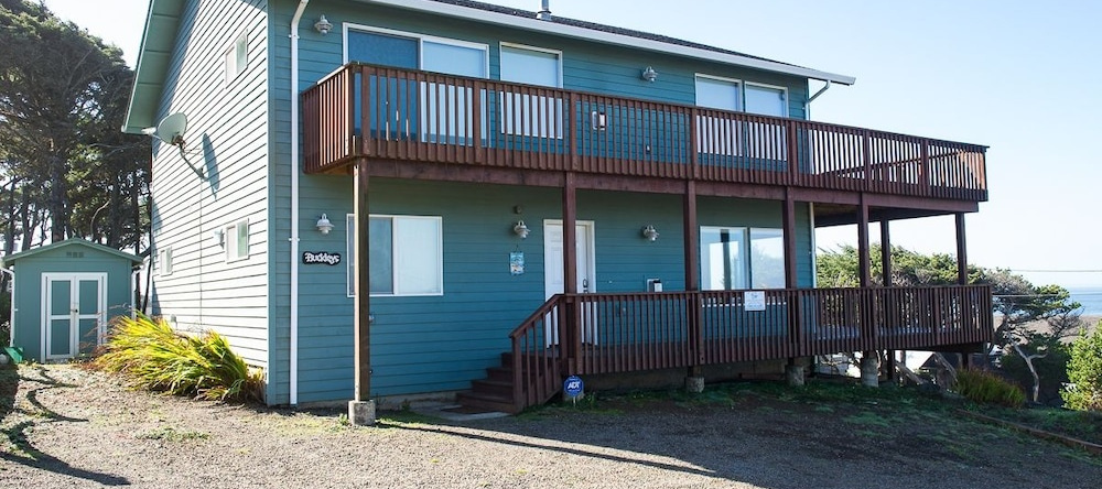 Ocean Vista Getaway by RedAwning, Lincoln Beach — photo 1