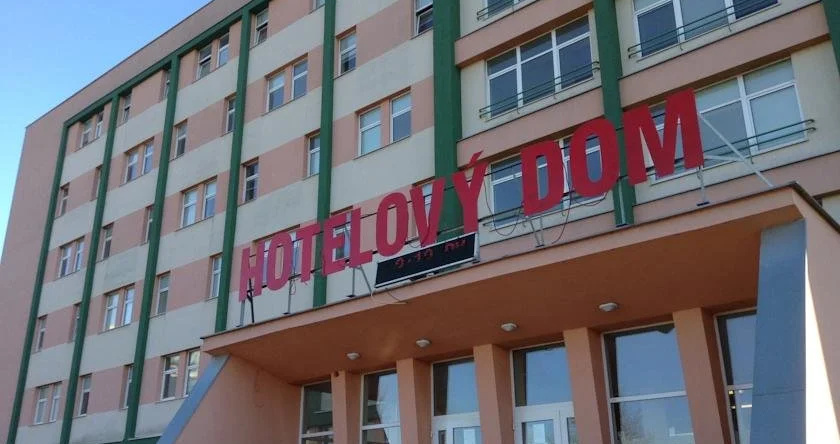 Hotel METAL, 瓦赫河畔杜布尼察 — 照片 1