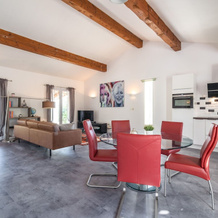Lavish Villa in Pouzols-Minervois with Jacuzzi, 普佐尔米内尔瓦 — 照片 4