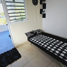 Cozy and Modern Apartment Black & White With Jacuzzi on Terrace, 古拉博 — 照片 4