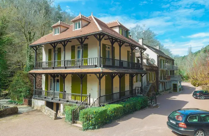 Hostellerie du Moulin des Ruats, 阿瓦隆 — 照片 1