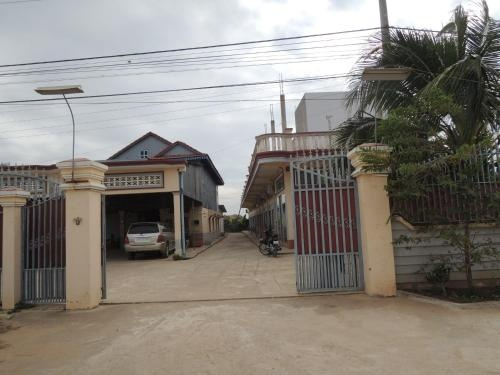 Koeu Chey Chum Neas Guesthouse, Neak Loeung — photo 1