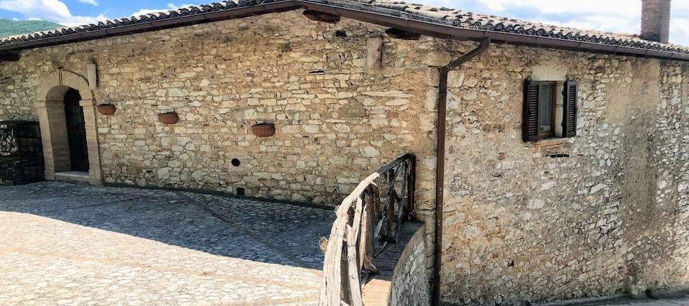 Luxury Silvignano Poolside Villa, Spoleto 8 km, Rome 1 Hr, Spoleto — photo 1