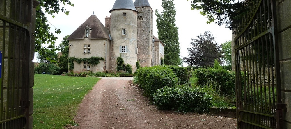 Chateau De Clusors, 圣梅努 — 照片 1